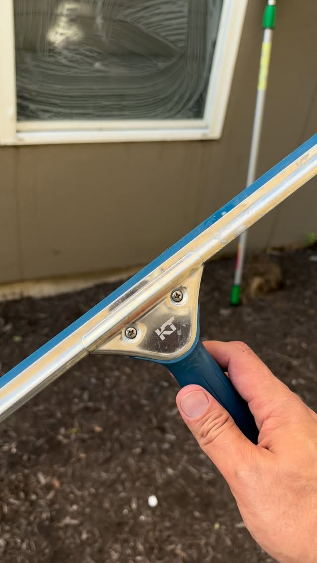 New squeegee smooth like 🧈 

@kt_cleaning_products 

#satisfying #clean #austinrealtors #thingstodoinaustin #atxrealestate