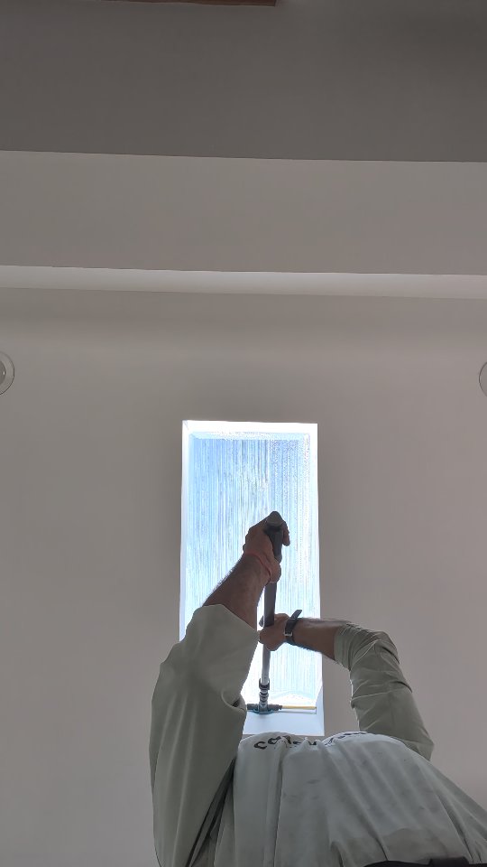 Small window. Big attention to detail.

Not every window is a floor-to-ceiling masterpiece. Some are tucked away, awkward to reach, and just big enough to make you work for that perfect finish.

A little soap, some precision squeegee work, and a clear view of that Texas blue sky.

Because at Casa Washa, no pane is too small to deserve the full treatment.

Every window. Same standard.

#WindowCleaning #SatisfyingCleaning #foryoupage #saturdayvibes #InteriorWindowCleaning