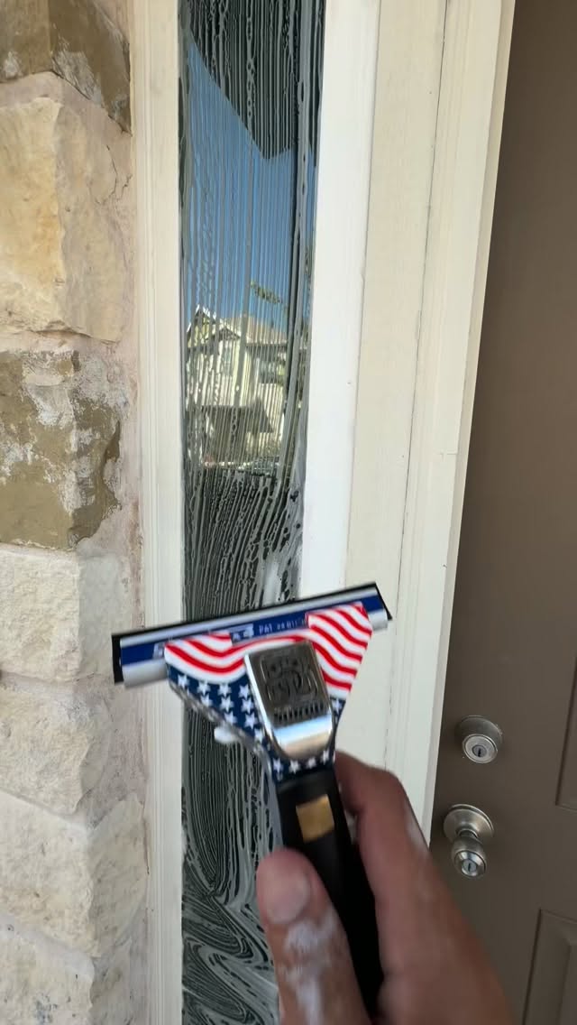 🎶🇺🇸 Just a squeegee, an American flag, and Seminole Wind playing in the background.

Somewhere between cleaning windows and defending the homeland 🫡🇺🇸

#exprealty #WindowCleaning #Satisfying #AustinTexas #Merica