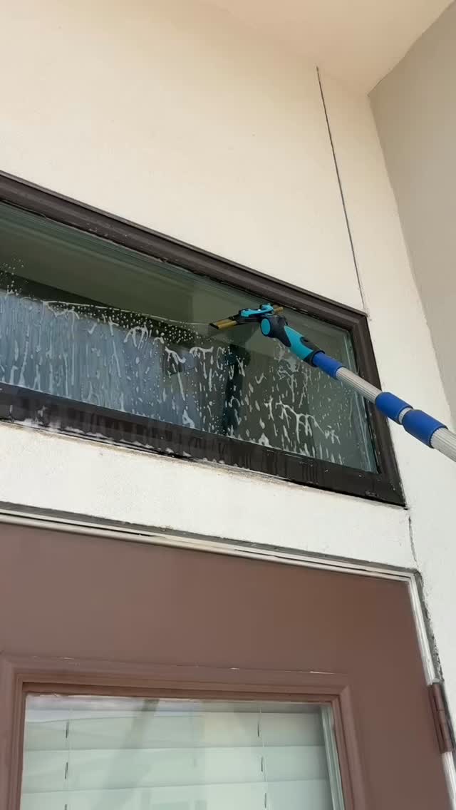 Window cleaning in Austin Texas 

#goodvibes #clean #satisfying #fyp #austinrealtor