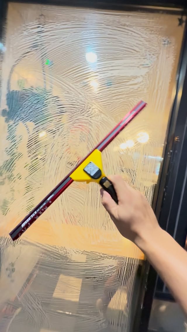 Window Cleaning with @sorboproductsinc tools today. These are clean. And so are these windows.

#goodvibes #satisfying #clean #coffee #goodmorning