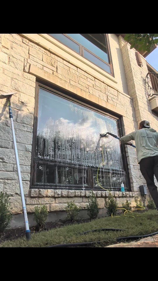 Scrub high. Work it down. Rinse it clean. 💦

Putting the Rhodi Flow through its paces on a residential window clean.

A good water-fed system is all about the process: agitate the dirt from the top down, hit the frames and edges, work the entire pane, then let purified water handle the final rinse.

No squeegee. No towel drying. Just clean glass and a spot-free finish.

Powered by @rhodipro Put to work by Casa Washa.

#WaterFedPole #WindowCleaning #SatisfyingCleaning #fridayvibes
#fypage
