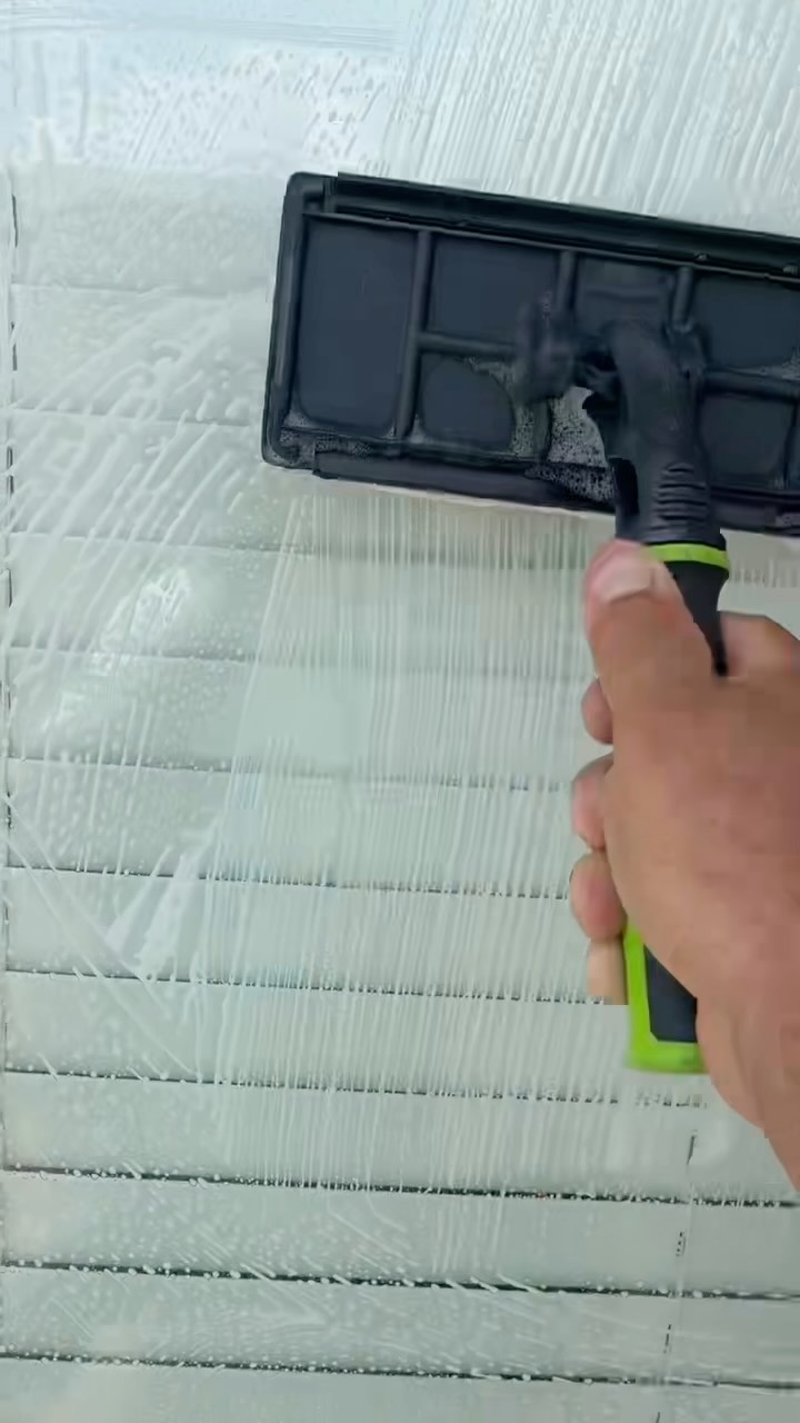 Morning sounds for the early birds 🦅 

Window Cleaning in Bee Cave Texas

#asmr #satisfying #fyp #ventanas #austinrealestate