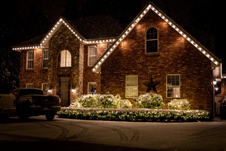 Holiday lighting service near me 24